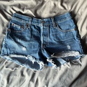 Levi’s 501 distressed denim short